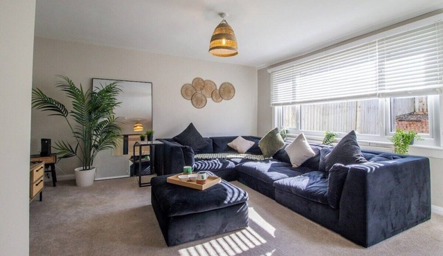 Marlie House - 3 Bedrooms East Kilbride