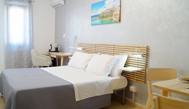 MaVa Rooms, breakfast included, 300mt from the sea and 800 from the center