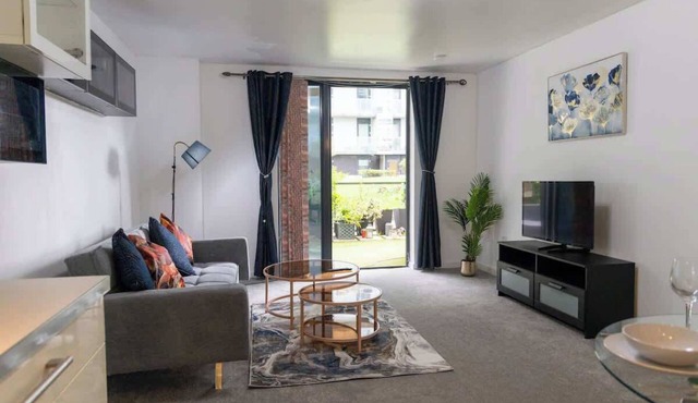 Meadowside Quay 2BR Apartment