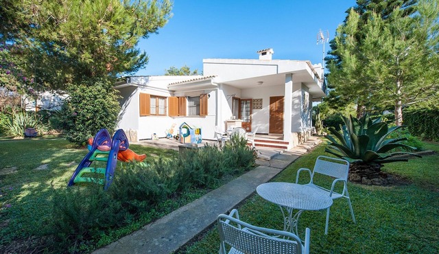 MILOCA - Chalet with private garden in Playa de Muro. Free WiFi.