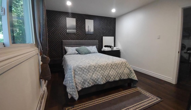 Min walk to Falls, all Attractions. 3 over size Brs,4 bed 2 sofabed Large Patio