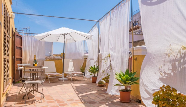 MIRACLET - ADULTS ONLY - Townhouse with beautiful terrace and parking in the centre of Pal