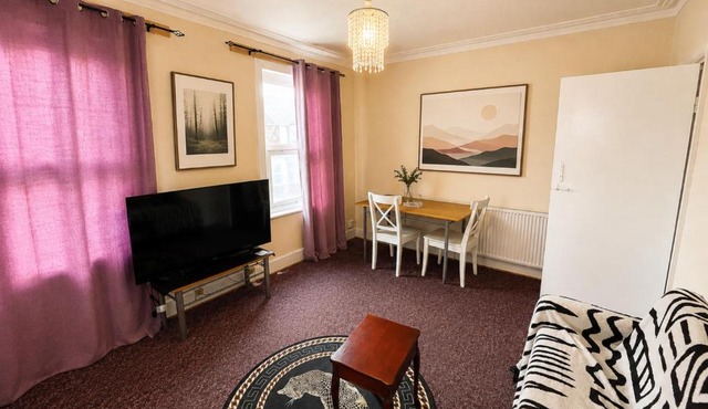 Modern 1BDR Flat Near East Ham Station