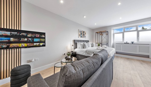 Modern 1BR | 2 Beds Sleeps 4 | Fast Central Access