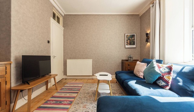 Modern 1BR Walk to Haymarket & Edinburgh Castle
