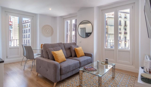 Modern 2-Bed Apartment in Central Madrid