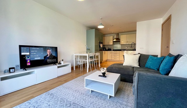Modern 2-Bed Dartford - Free Parking & Fast WiFi