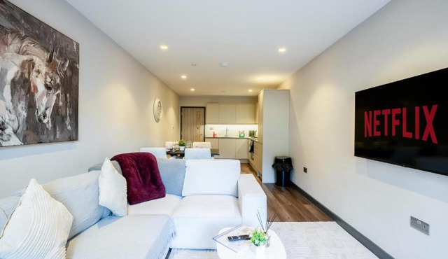Modern 2-Bed Newbuild-Stratford Links-Sleeps 4