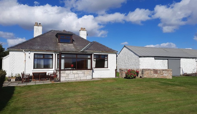 Modern 2-Bedroom Cottage located in Brora
