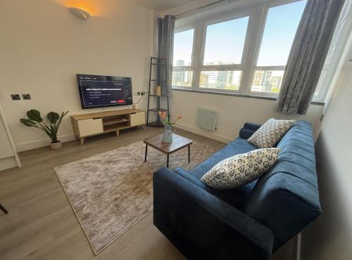 Modern 2BD Apt, Free Parking, 5 Min to Woolwich Arsenal