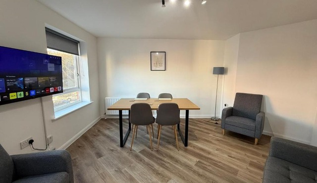 Modern 2BDR Flat in East London Near Beckton DLR