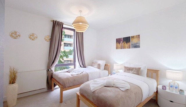 ⁠Modern 2Bed Apartment in Poplar near Canary Wharf