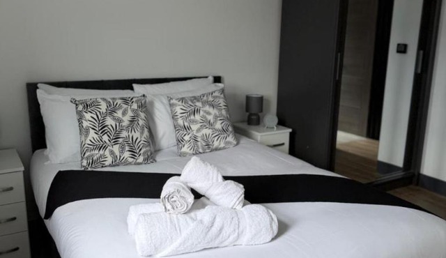 Modern 2BR-2BA Private Balcony & Free Parking