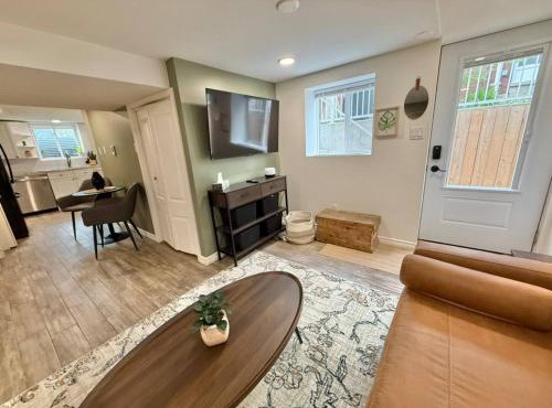Modern 2BR Retreat w Heated Floors-Gazebo
