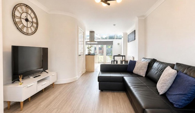 Modern 3BDR Family House in North Stifford