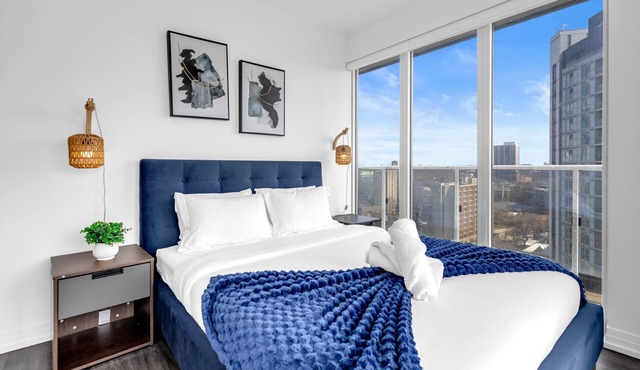 Modern 3BR Toronto Suite for Families. Easy Access to Downtown!