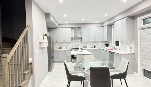 Modern 4Bdrm Home with Fireplace