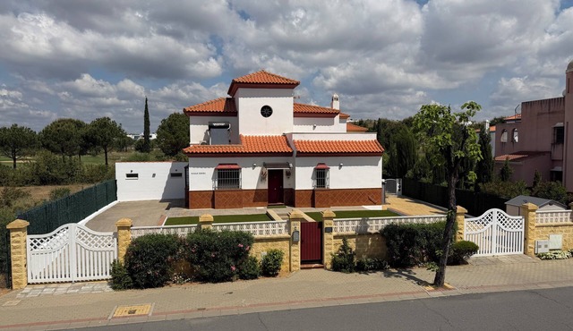 Modern 5 bed Villa with pool and private parking on Spanish & Portuguese border