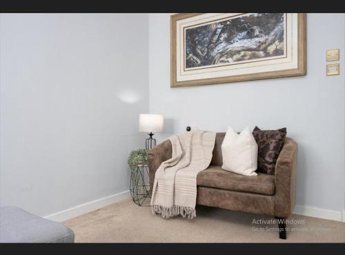 Modern 5-Bedroom House - Bannockburn