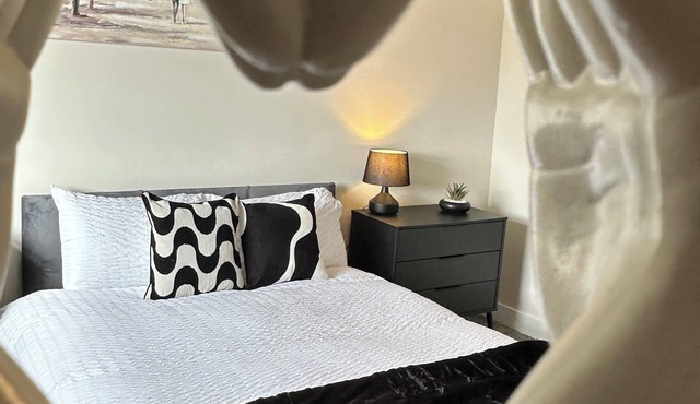 Modern 6 En-Suite Bedroom House Near Salt End.