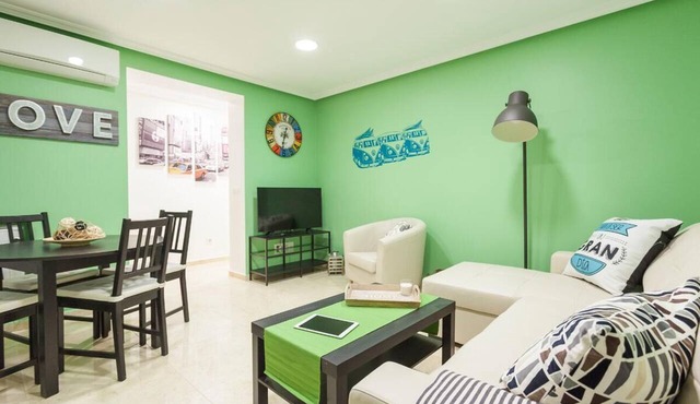 Modern Air-Conditioned Apartment w/Full Kitchen, Washing Machine, & WiFi