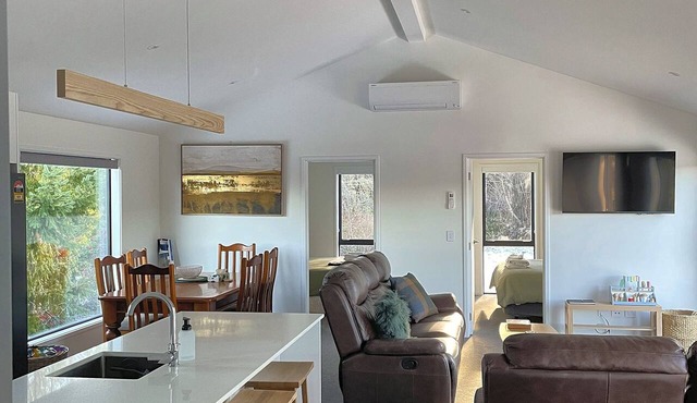 Modern alpine bach | Warm, private, mountain views