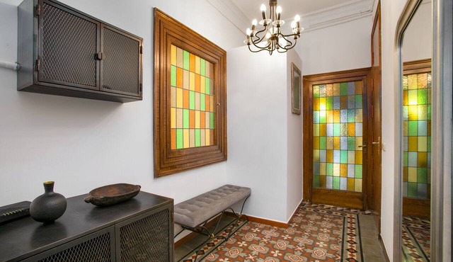 Modern Amenities, Antique Charm in Eixample 3br2ba
