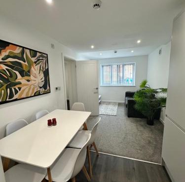 Modern and Comfortable 2 Bed Apartment