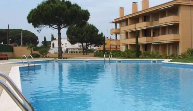 Modern Apartment - Gardens/Pool/WIFI/AIRCON/PARKING - D201, 3 Beds, Shared Pool, Aircon, WiFi, Parki