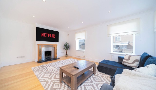 Modern Cosy Home w/Stylish Interior - Pass the Keys