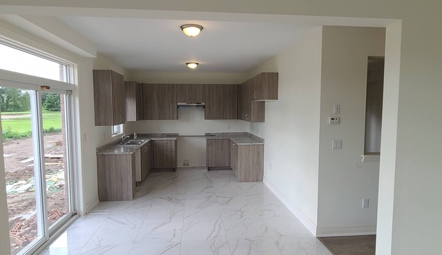 Modern Detached Home backing onto a golf course in Fort Erie