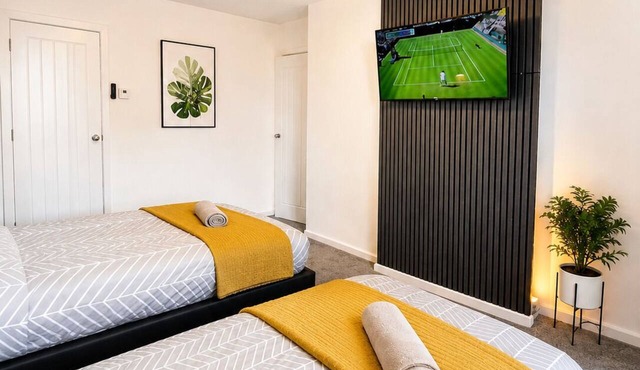 Modern Entire Apartment- Self Checkin Free Parking