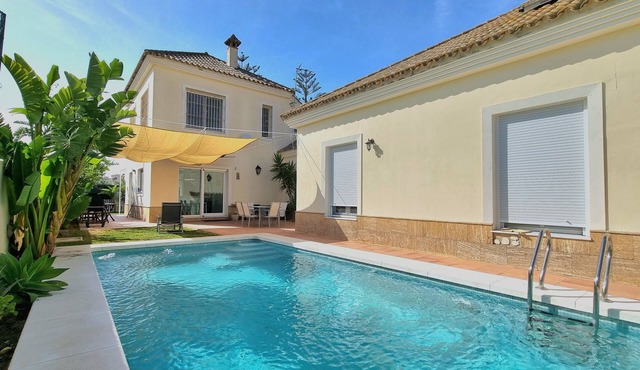 MODERN CHALET WITH POOL NEAR THE BEACH 12 PERSONS