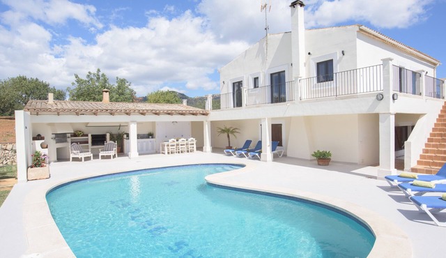 Modern Finca Batlet, phantastic pool and barbecue area in a quiet location, A/C