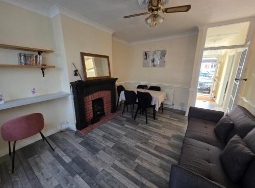 Modern Ground Floor Flat w Parking Romford