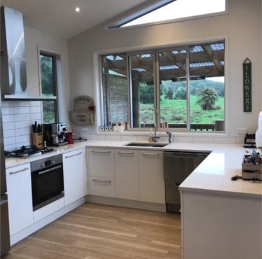 Modern Holiday Home with Stunning Lake Views, Lake Kaniere, West Coast