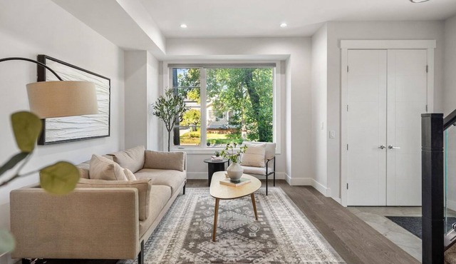 Modern Mediterranean 4BR near Downtown w/Cable