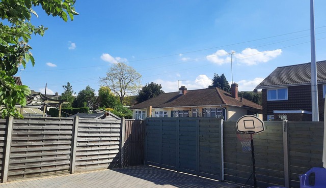Modern Medway Bungalow - 3BR Garden & Free Parking, Rainham Kent (HS Train Link)