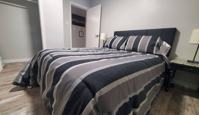 Modern Private 1Bdrm Apt. w/Free Prkg + Fast Wi-Fi. Pet-Friendly!