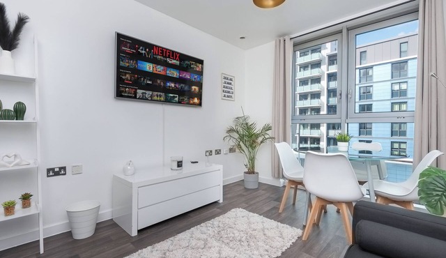 Modern Stratford Flat Close to London Stadium - Paid parking avaliable