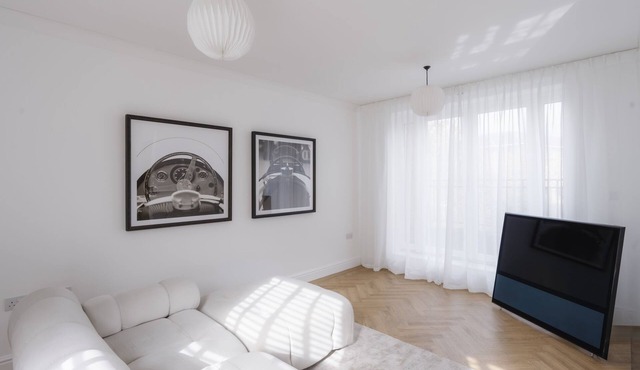 Modern Two bed city apartment
