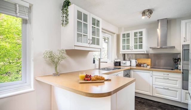 Modern two bedroom flat with parking