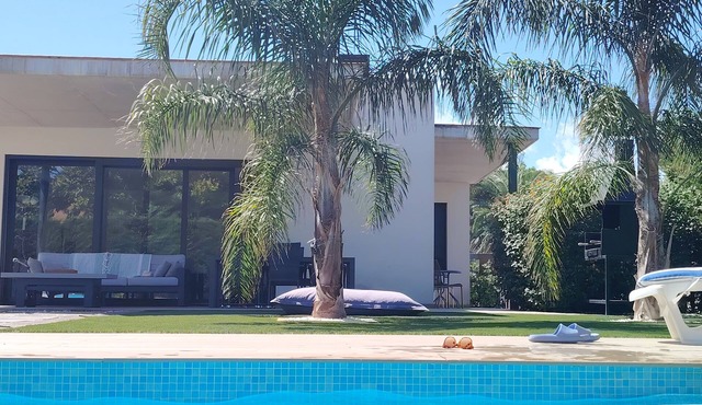 Modern Villa in Costa Brava, Private Pool, Garden, Sand beach 300m, Golf 5km