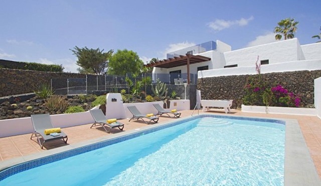 Modern Villa in Los Mojones | 4 Bedrooms | Large Heated Pool | Villa Mojones