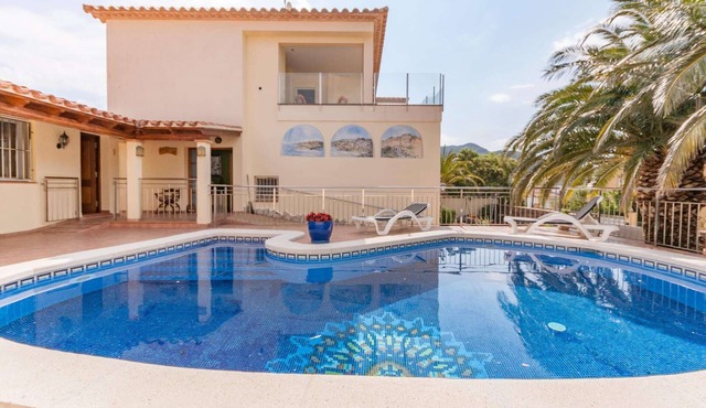 Modern Villa near Beaches