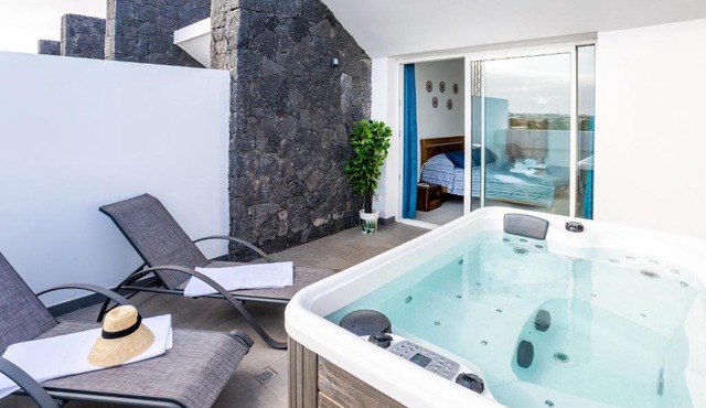 Monterey House Playa Blanca