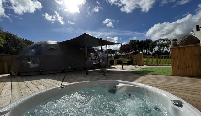 Moonlight Dome with hot tub