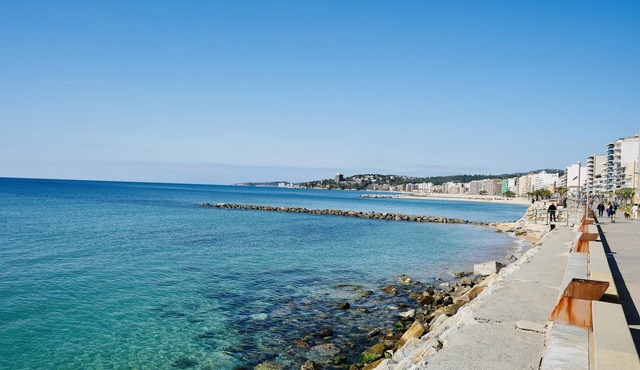 Mundet 4 Dalt Terrassa. CostaBravaSi - At the sea