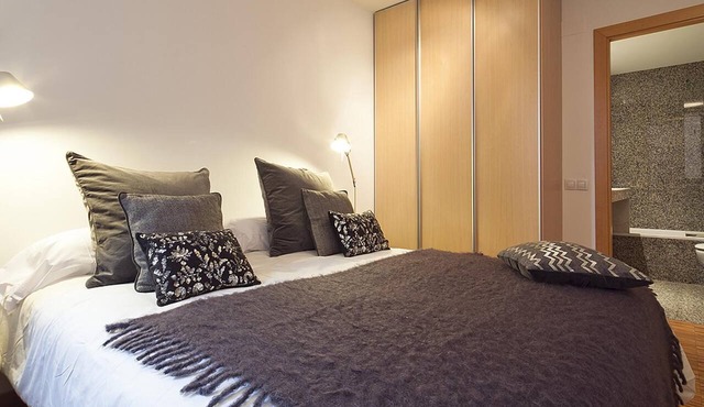 My Space Barcelona 5 Apart. near Vall d'Hebron up to 30 people