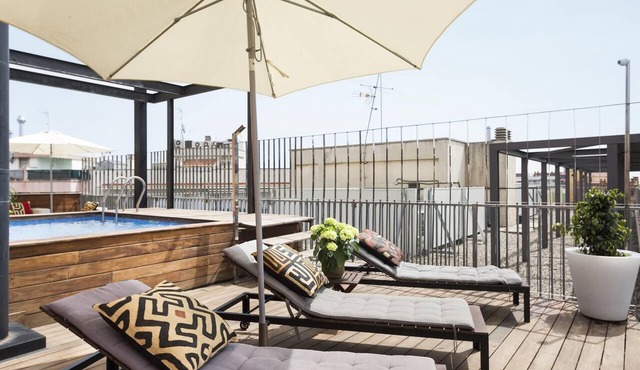 My Space Barcelona 6 Apart. with pool near the Cathedral up to 48 pax.